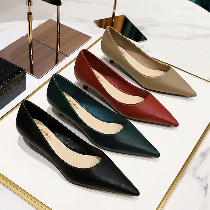 Modische spitze Schuhe mit mit – Xxl Women Fashion Bewertung und Preis