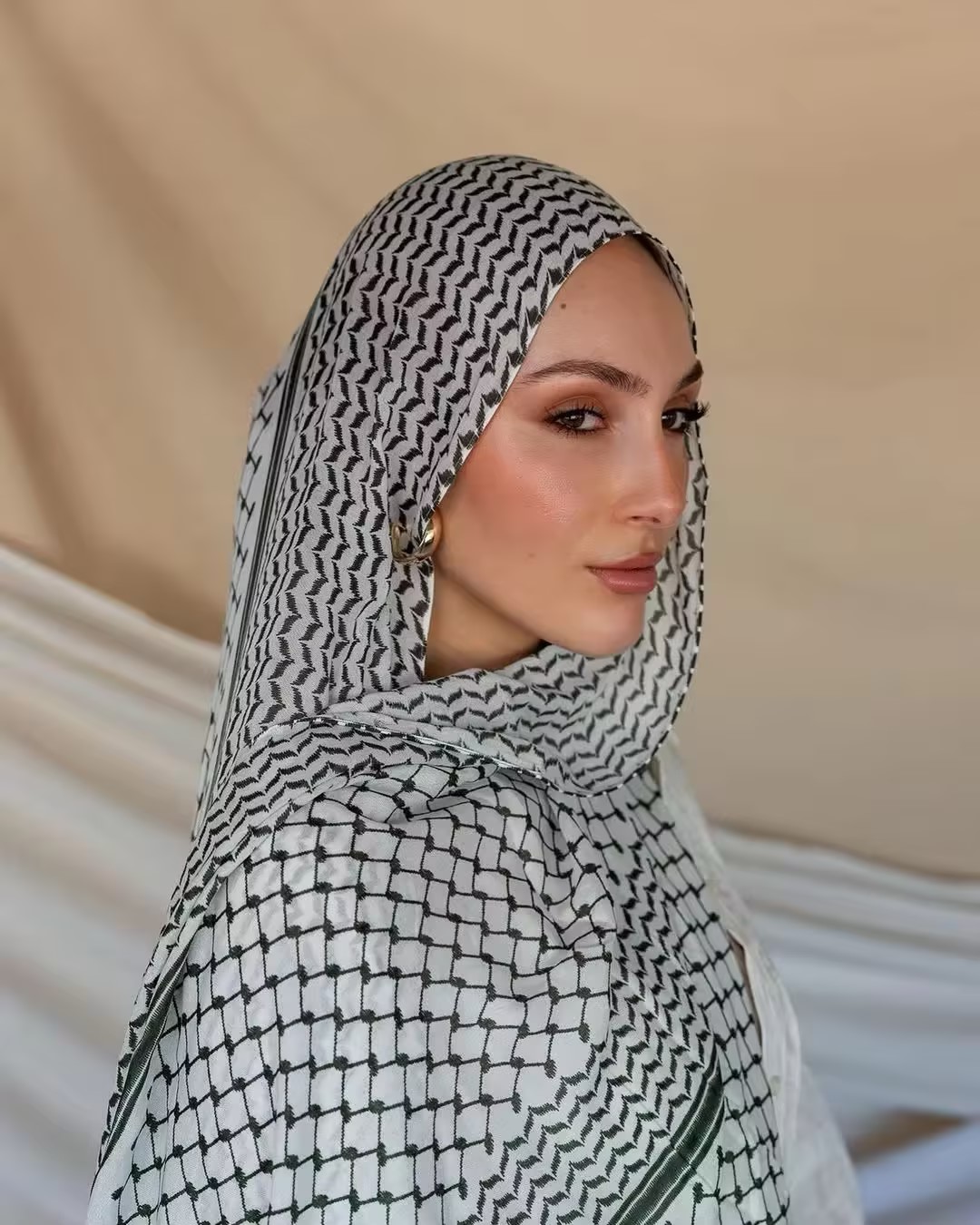 Heiße arabische Chiffon Schal  – Women Fashion Uae Bewertung und Preis